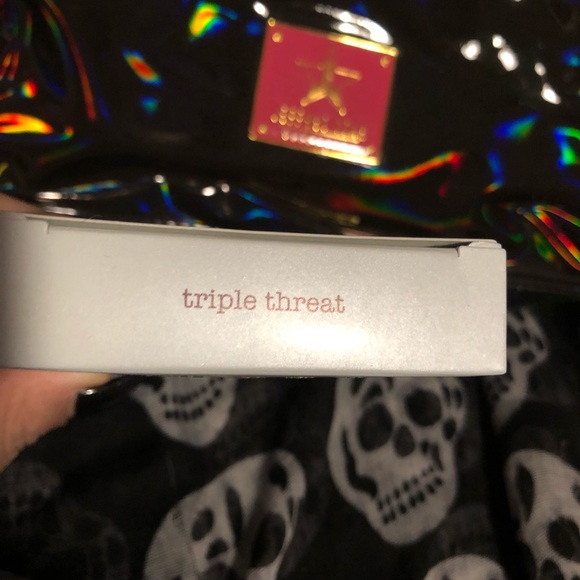 Stila Triple Threat Glitter & Glow BNIB - Picture 3 of 4